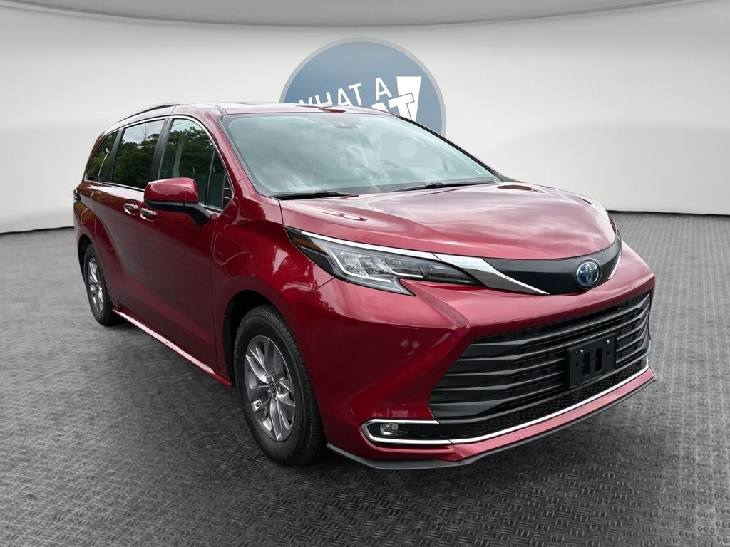 2022 Toyota Sienna XLE 8 Passenger
