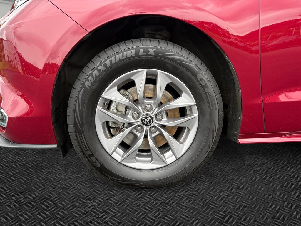 2022 Toyota Sienna XLE 8 Passenger