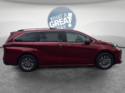 2022 Toyota Sienna XLE 8 Passenger