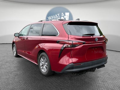 2022 Toyota Sienna XLE 8 Passenger