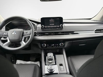 2024 Mitsubishi Outlander ES