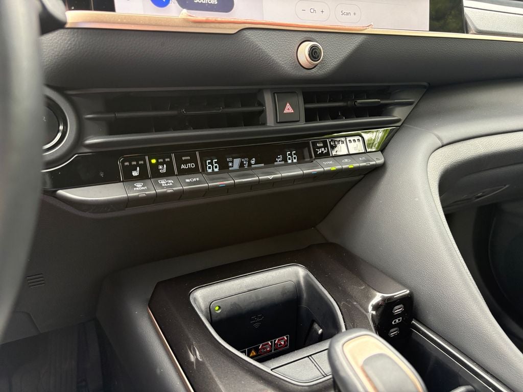 2025 Toyota Crown Signia XLE