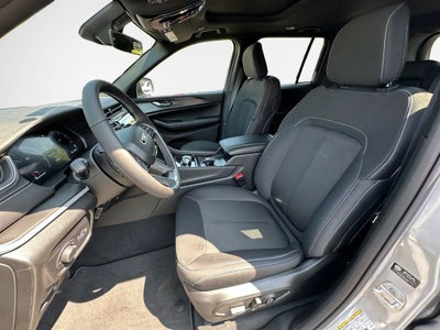 2025 Jeep Grand Cherokee Base