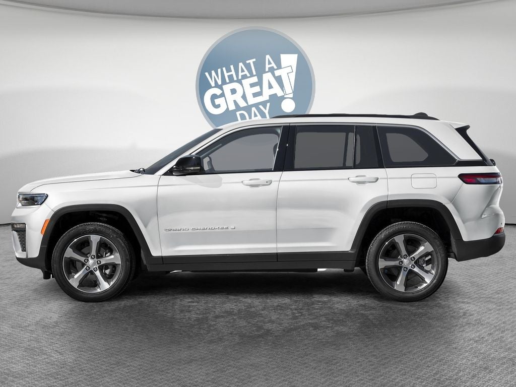 2027 Jeep Grand Cherokee Laredo Altitude