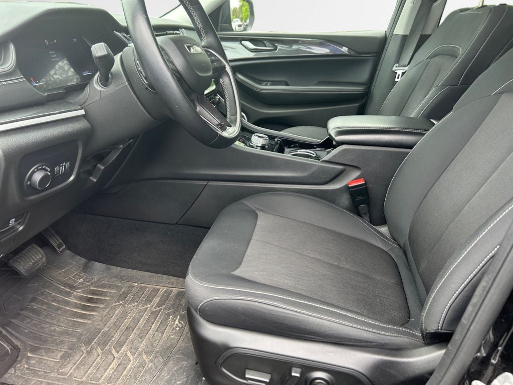 2022 Jeep Grand Cherokee L Laredo 4x4