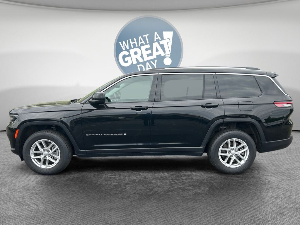 2022 Jeep Grand Cherokee L Laredo 4x4