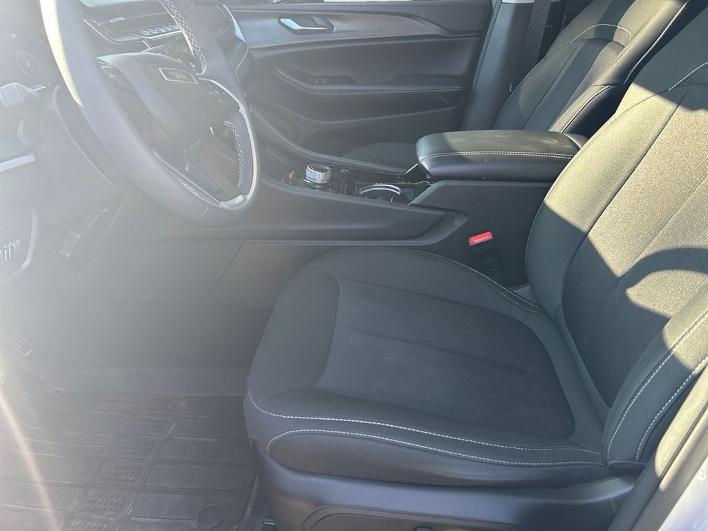 2023 Jeep Grand Cherokee L Laredo 4x4