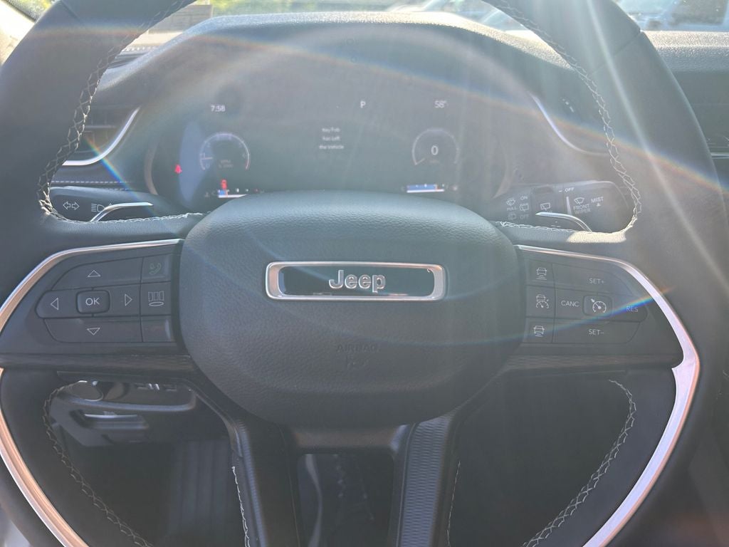 2023 Jeep Grand Cherokee L Laredo 4x4