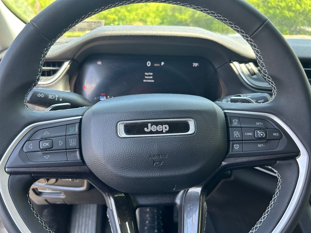 2023 Jeep Grand Cherokee L Laredo