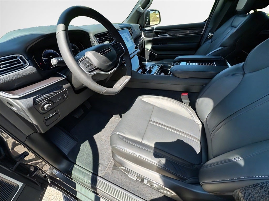 2024 Jeep Wagoneer Base