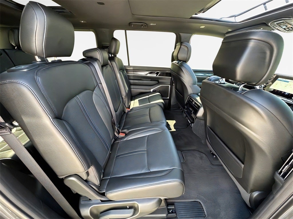 2024 Jeep Wagoneer Base