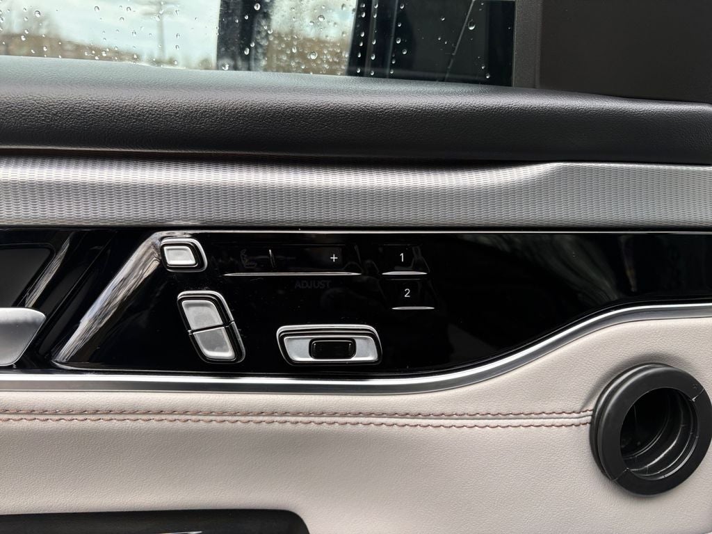 2023 Jeep Grand Wagoneer Base