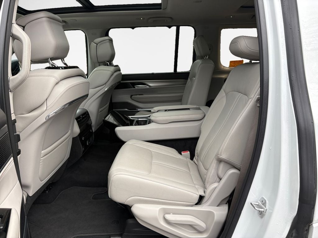 2023 Jeep Grand Wagoneer Base