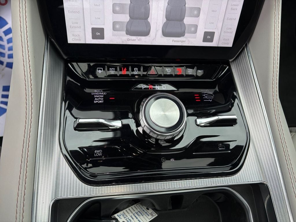 2023 Jeep Grand Wagoneer Base