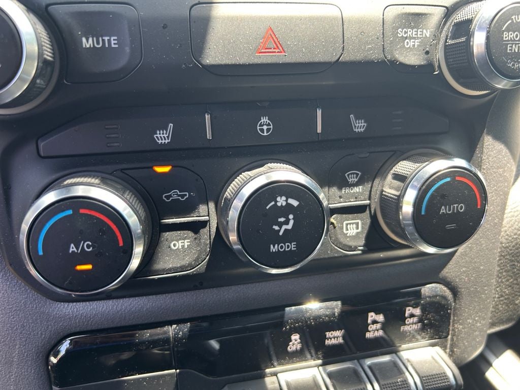 2022 RAM 1500 Big Horn Crew Cab 4x4 5'7' Box
