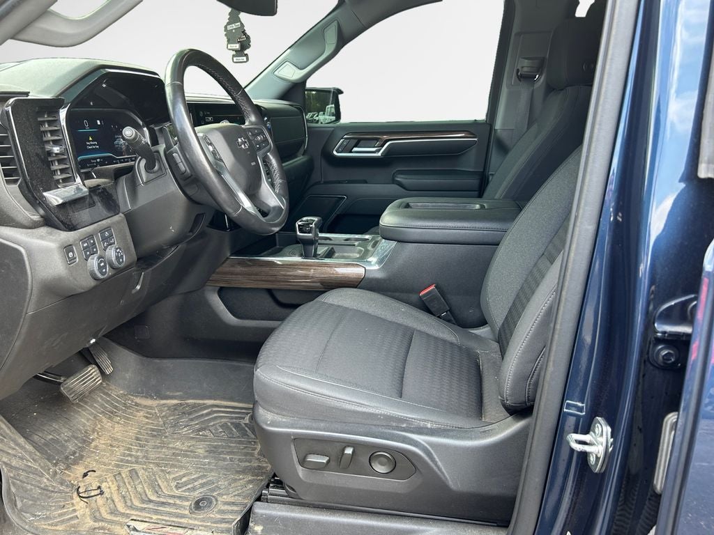 2022 Chevrolet Silverado 1500 4WD Crew Cab Short Bed RST
