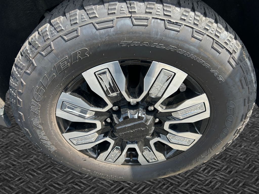 2025 GMC Sierra 2500HD 4WD Crew Cab Standard Bed Denali