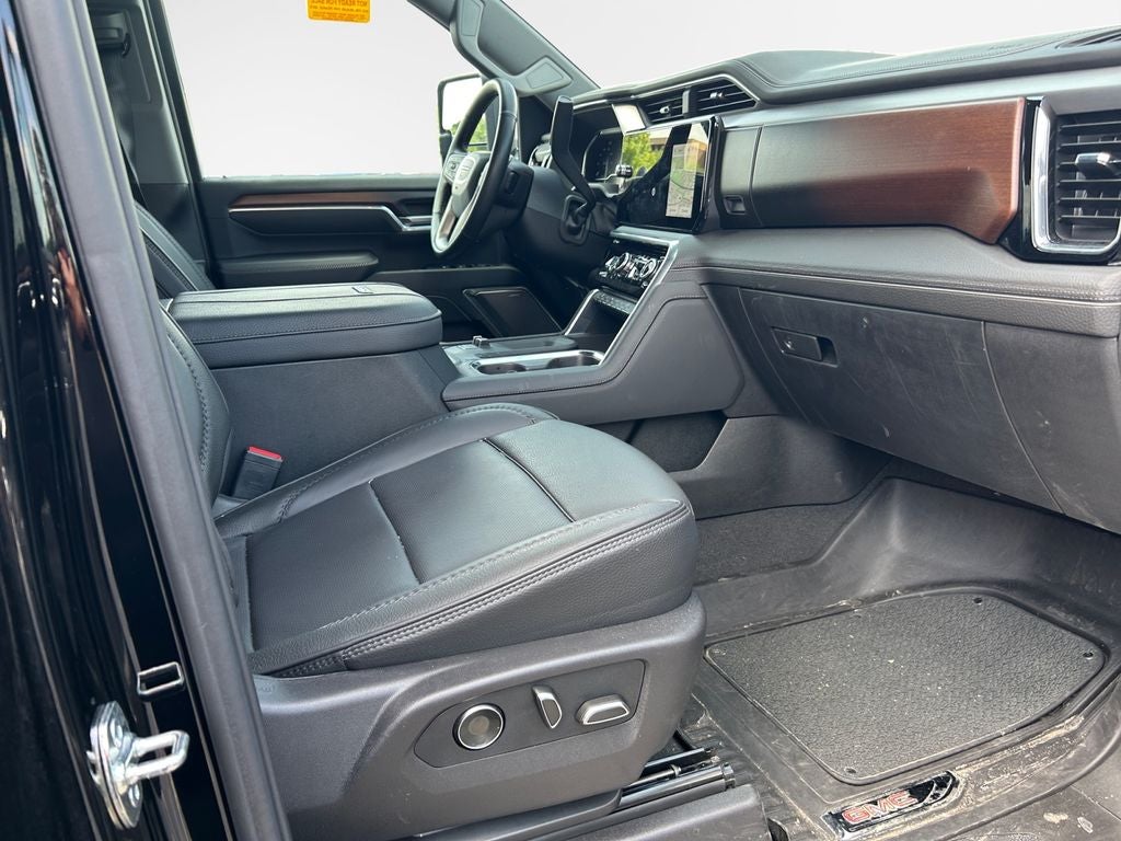 2025 GMC Sierra 2500HD 4WD Crew Cab Standard Bed Denali