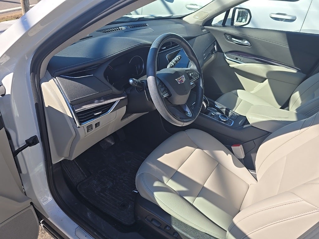 2023 Cadillac XT4 Luxury