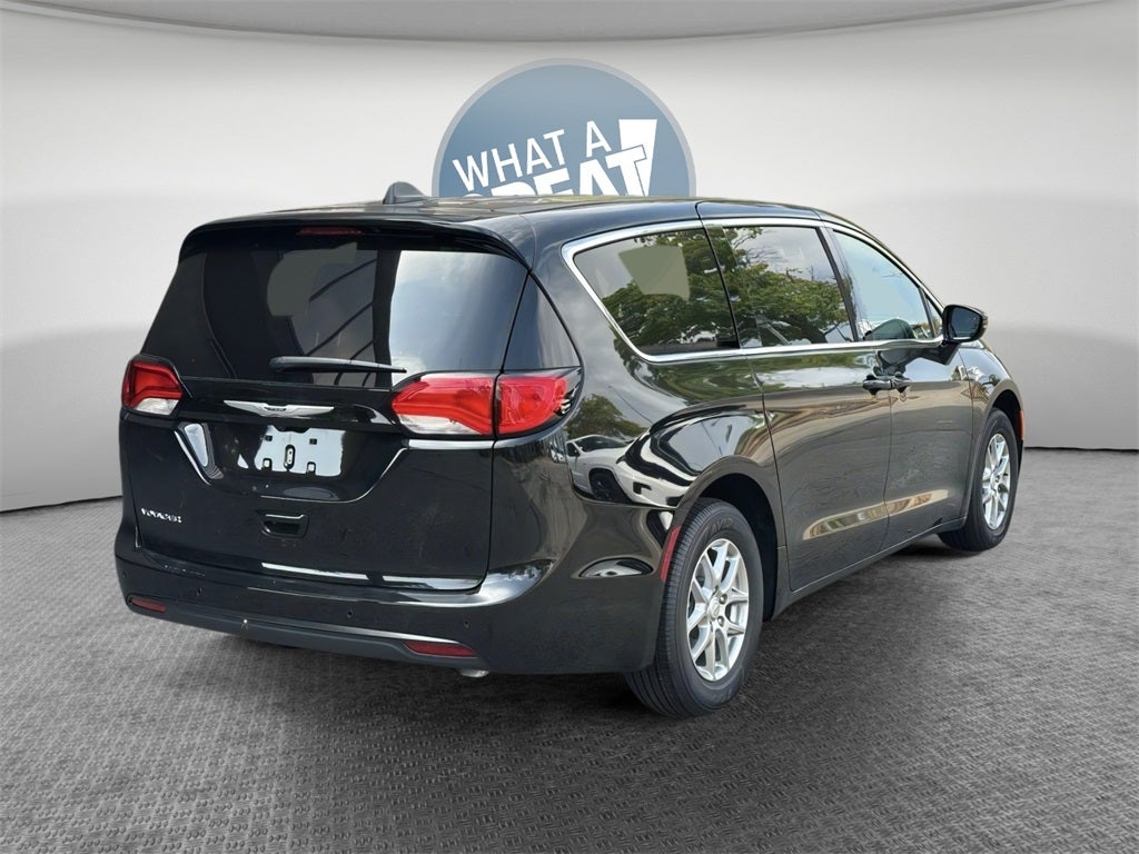 2026 Chrysler Voyager LX