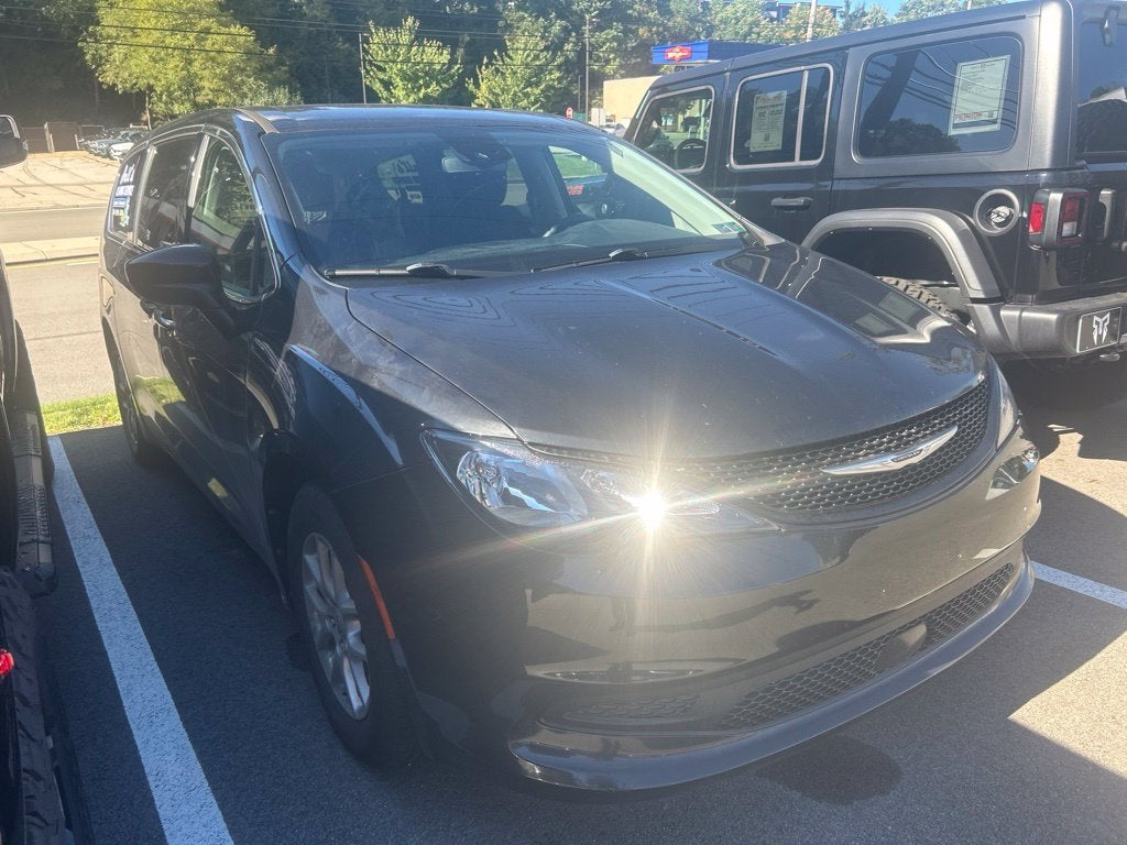 2023 Chrysler Voyager LX