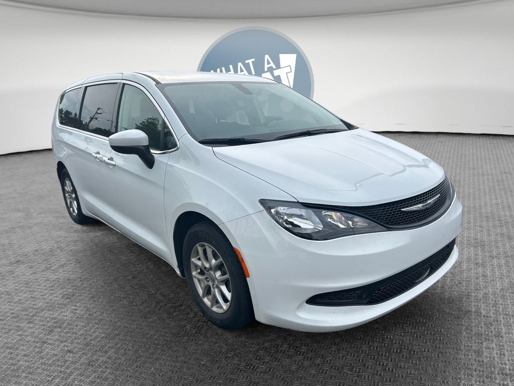 2022 Chrysler Voyager LX