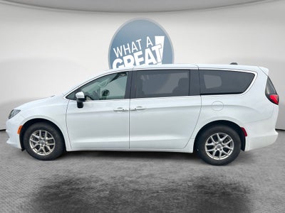 2022 Chrysler Voyager LX