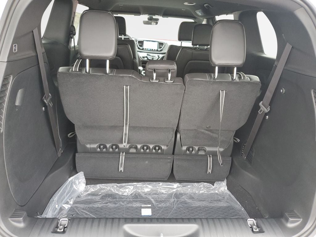 2026 Chrysler Voyager LX