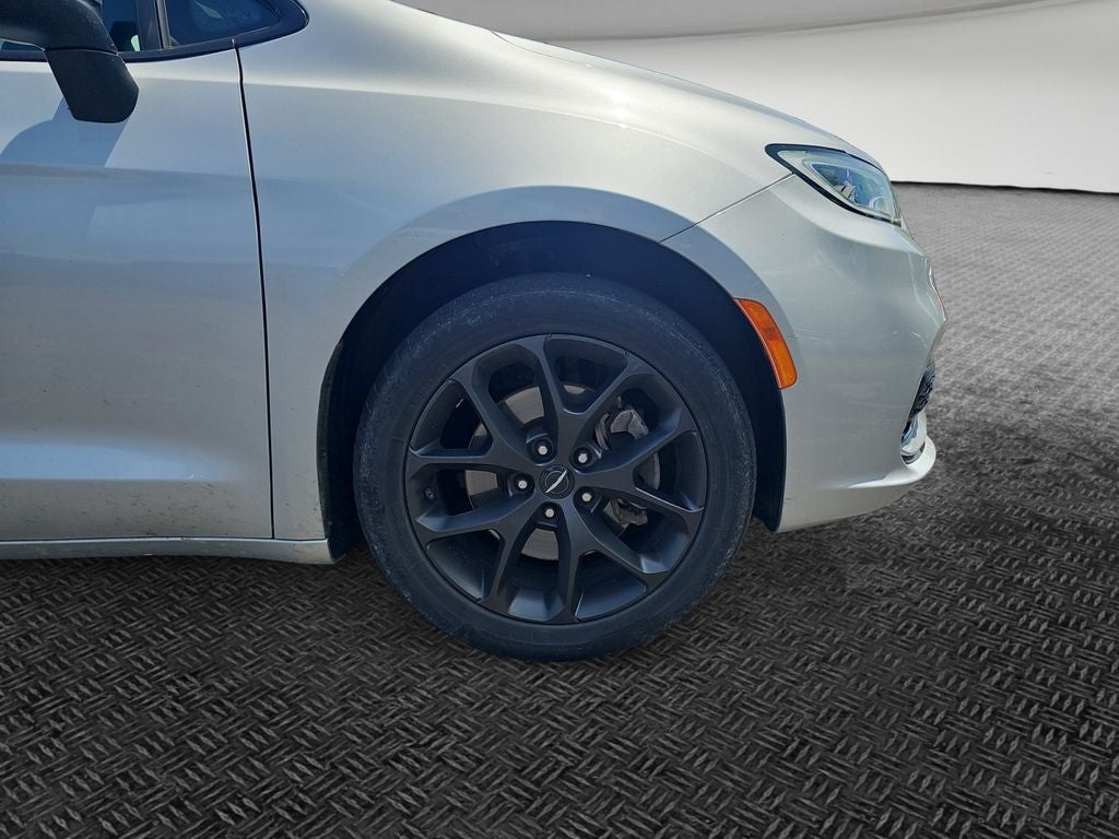 2023 Chrysler Pacifica Touring L AWD