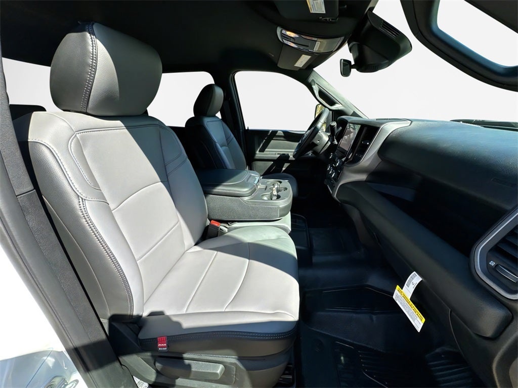 2026 RAM 3500 Tradesman DRW 4x4 / 6.7L Diesel / 60" CA Chassis