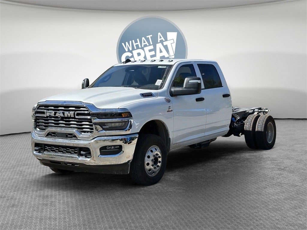 2026 RAM 3500 Tradesman DRW 4x4 / 6.7L Diesel / 60" CA Chassis