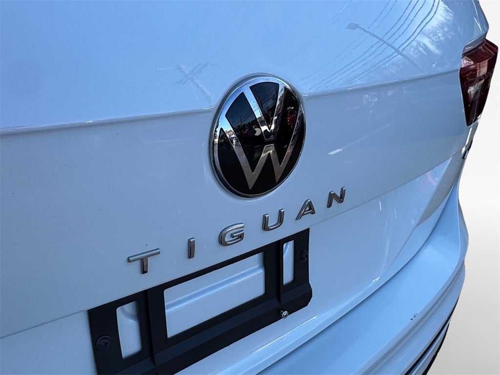 2024 Volkswagen Tiguan 2.0T SE R-Line Black