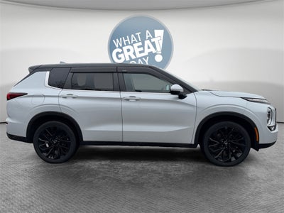 2022 Mitsubishi Outlander ES