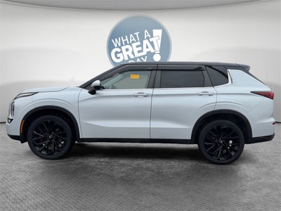 2022 Mitsubishi Outlander ES