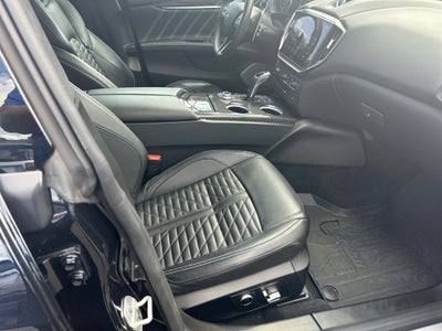2022 Maserati Ghibli Modena Q4
