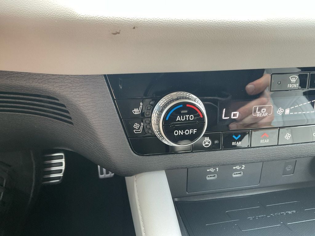 2025 Mitsubishi Outlander Platinum Edition