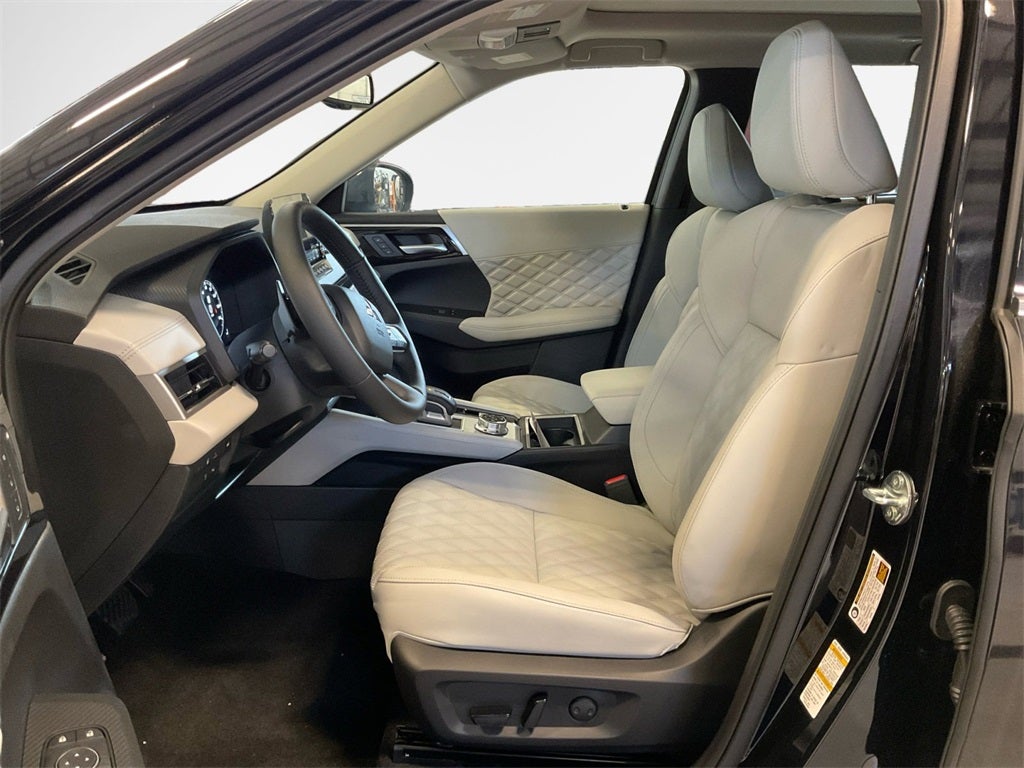 2025 Mitsubishi Outlander Plug-In Hybrid SEL