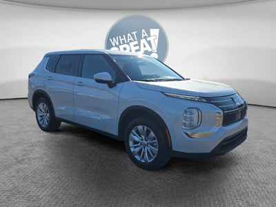 2026 Mitsubishi Outlander ES