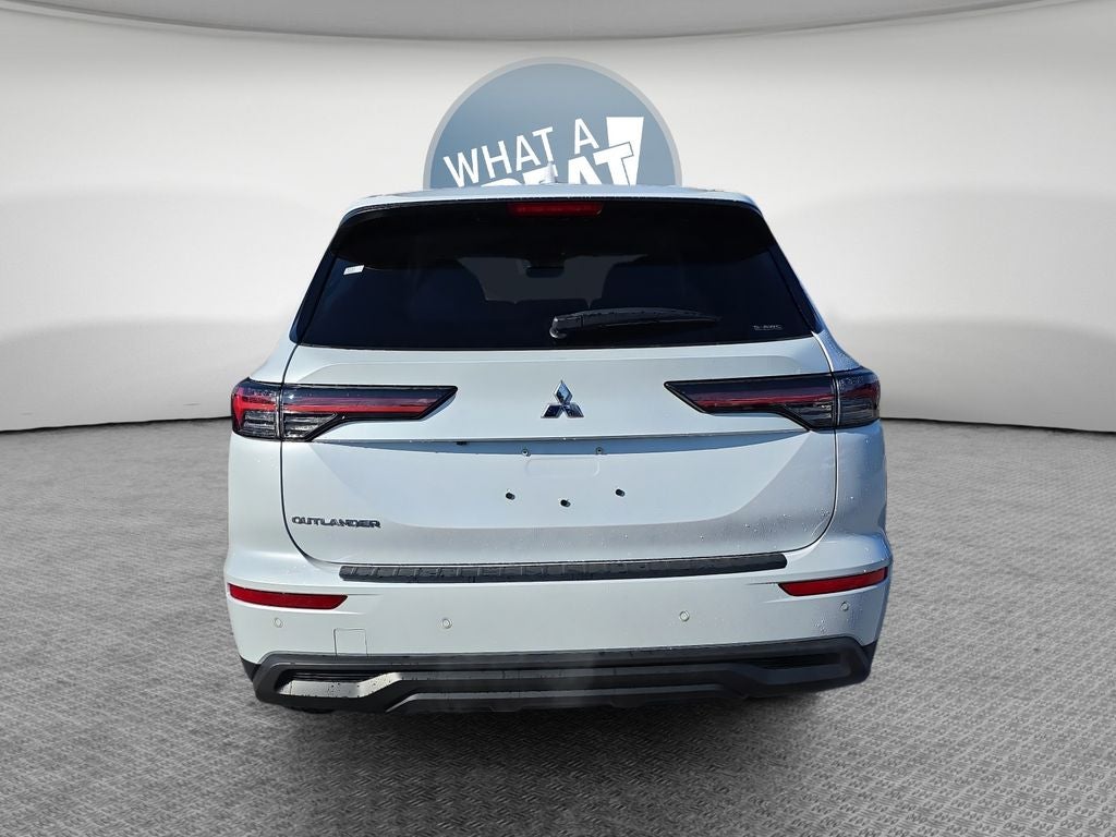 2026 Mitsubishi Outlander ES