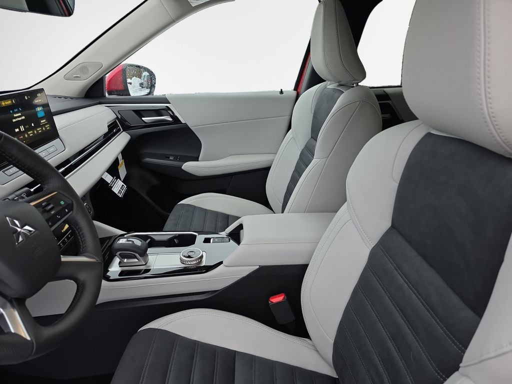 2026 Mitsubishi Outlander Base