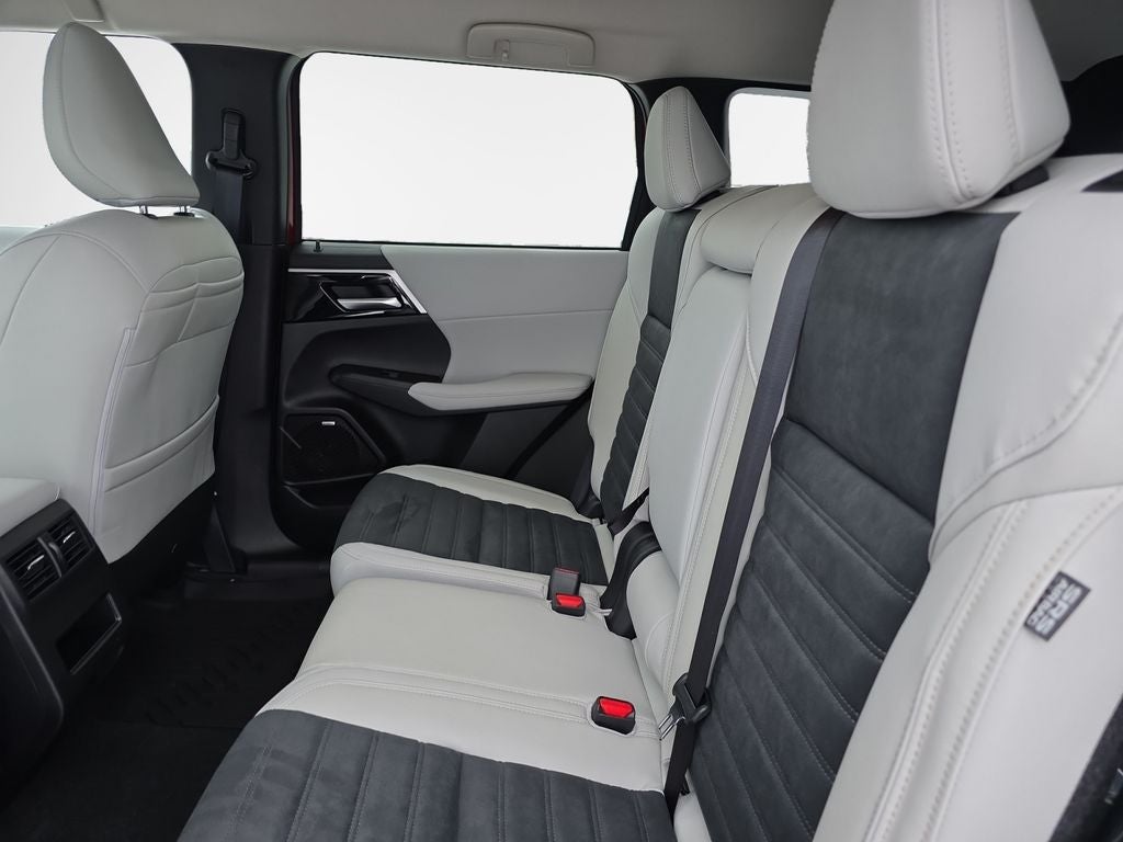 2026 Mitsubishi Outlander Base