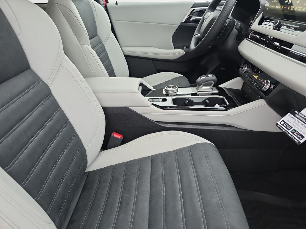 2026 Mitsubishi Outlander Base