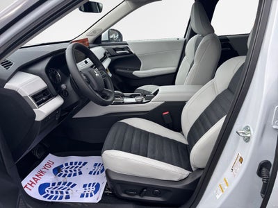 2026 Mitsubishi Outlander Base