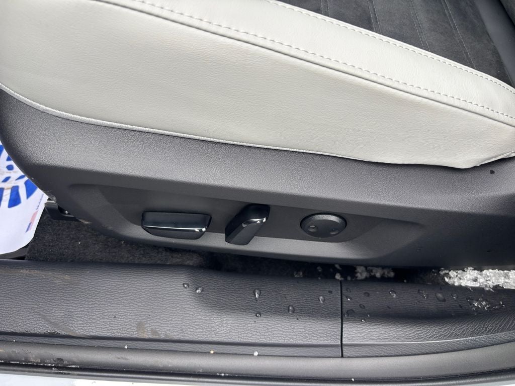 2026 Mitsubishi Outlander Base