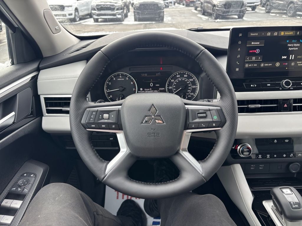 2026 Mitsubishi Outlander Base