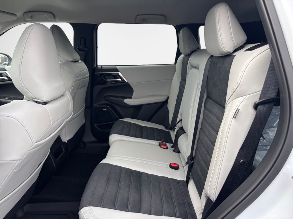 2026 Mitsubishi Outlander Base