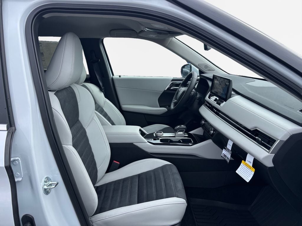 2026 Mitsubishi Outlander Base