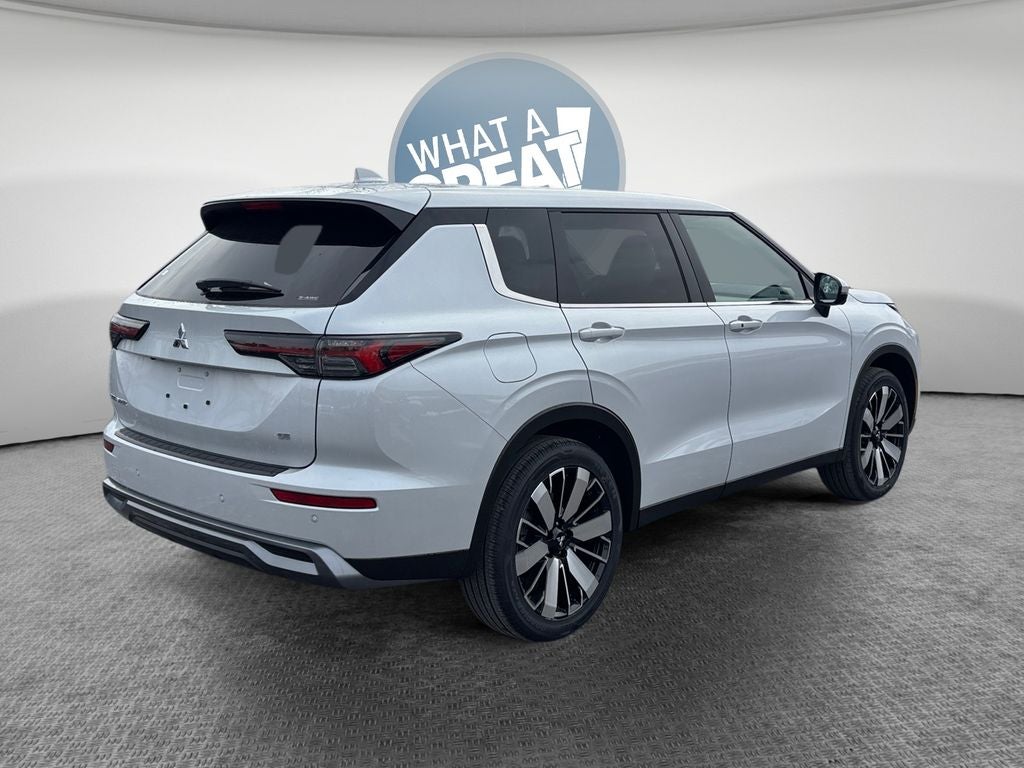 2026 Mitsubishi Outlander Base