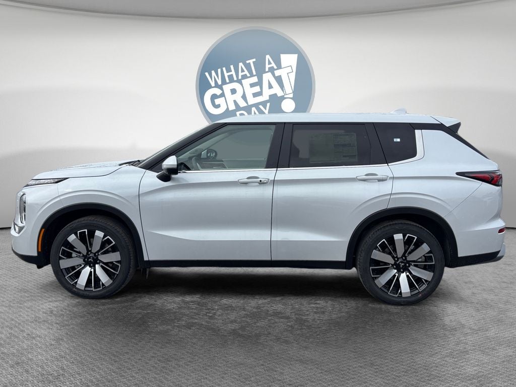 2026 Mitsubishi Outlander Base
