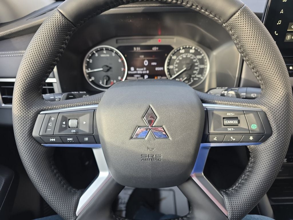 2026 Mitsubishi Outlander Base